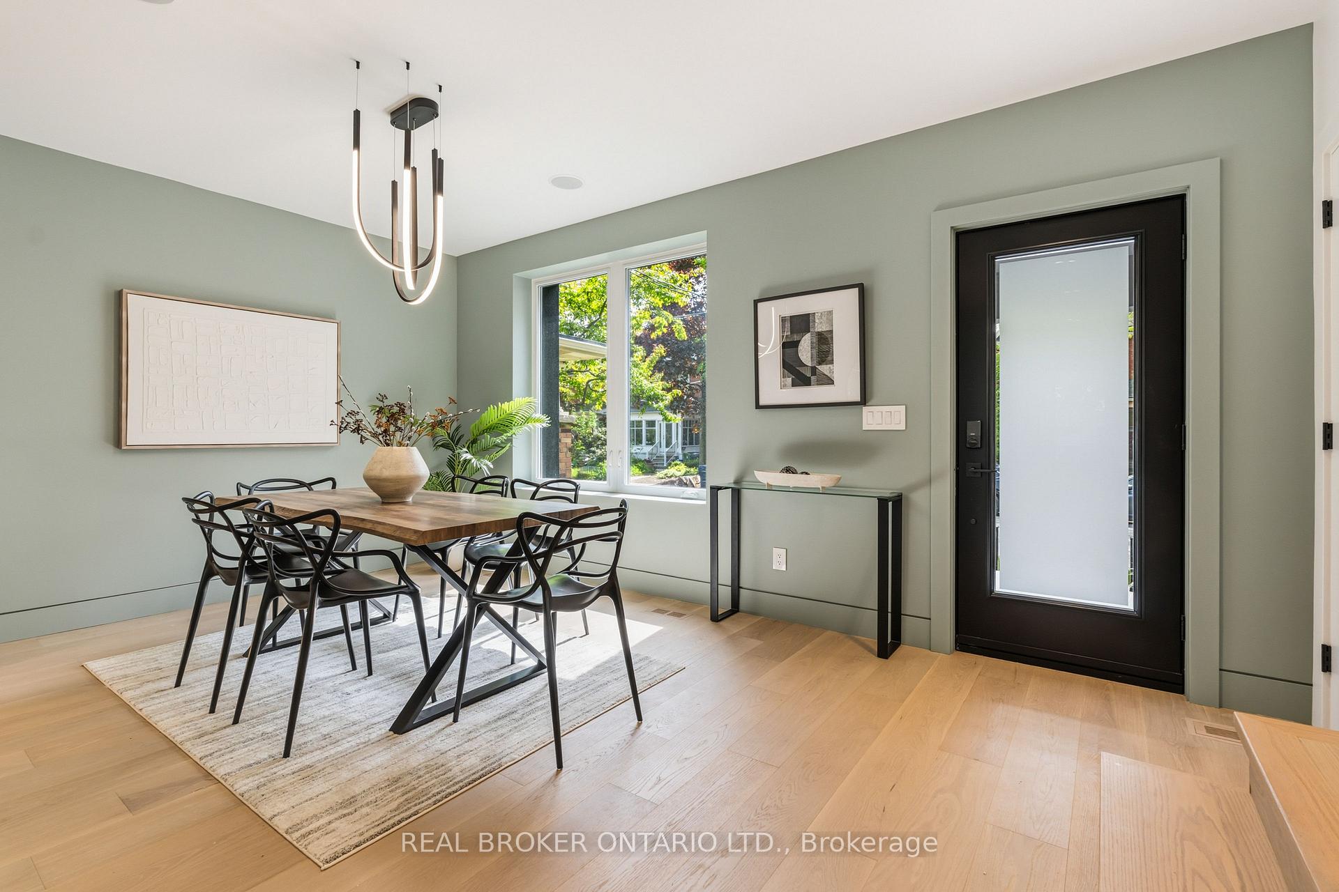 143 Fairview Avenue, Toronto W02 — photo 3 of 5