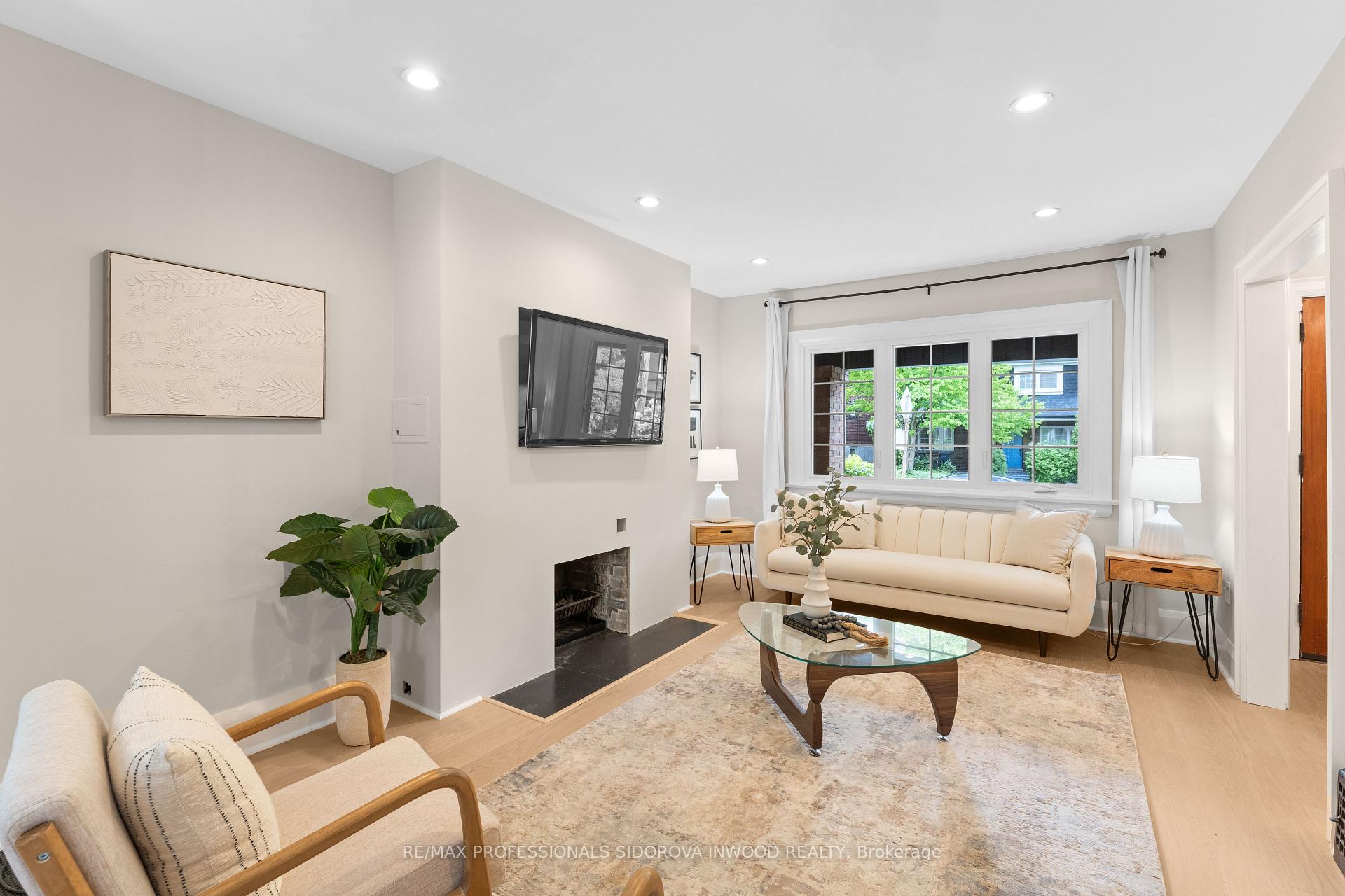 408 Glenlake Avenue, Toronto W02 — photo 2 of 5