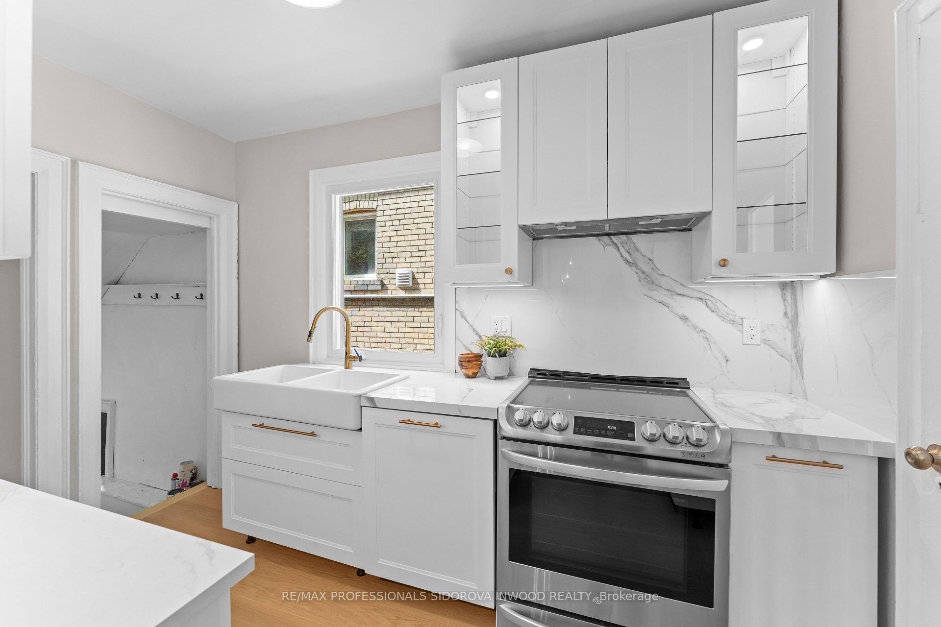 408 Glenlake Avenue, Toronto W02 — photo 4 of 5
