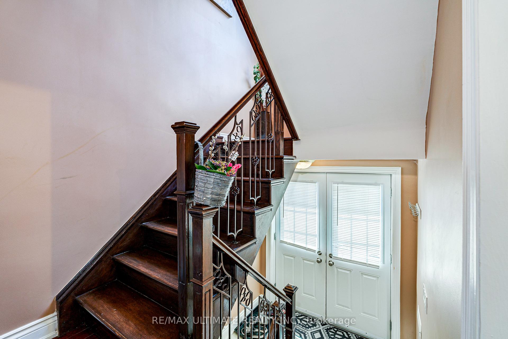 2 George Anderson Court, Toronto W04 — photo 2 of 5