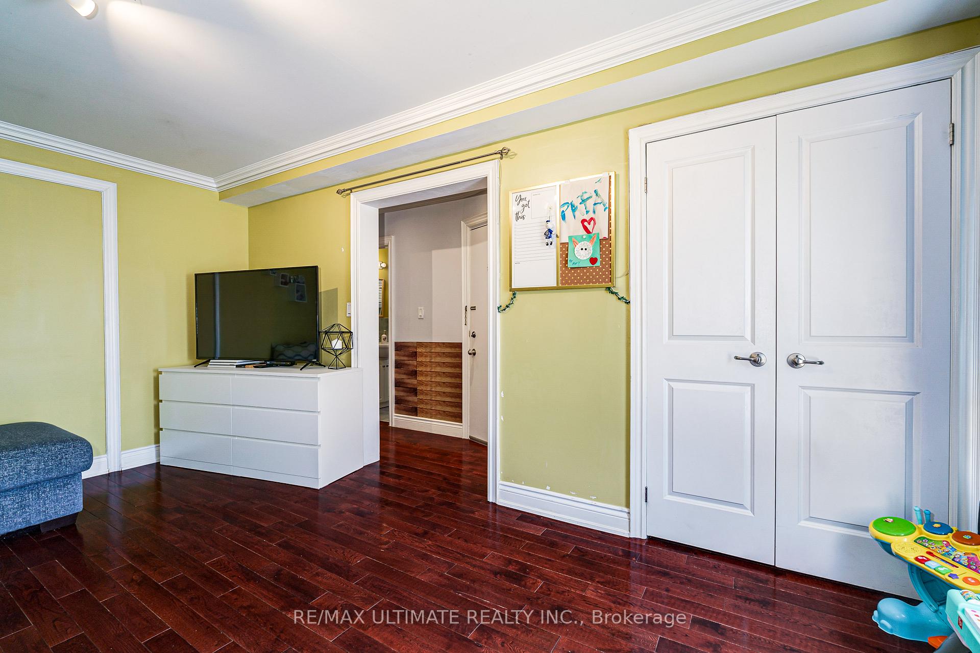 2 George Anderson Court, Toronto W04 — photo 4 of 5