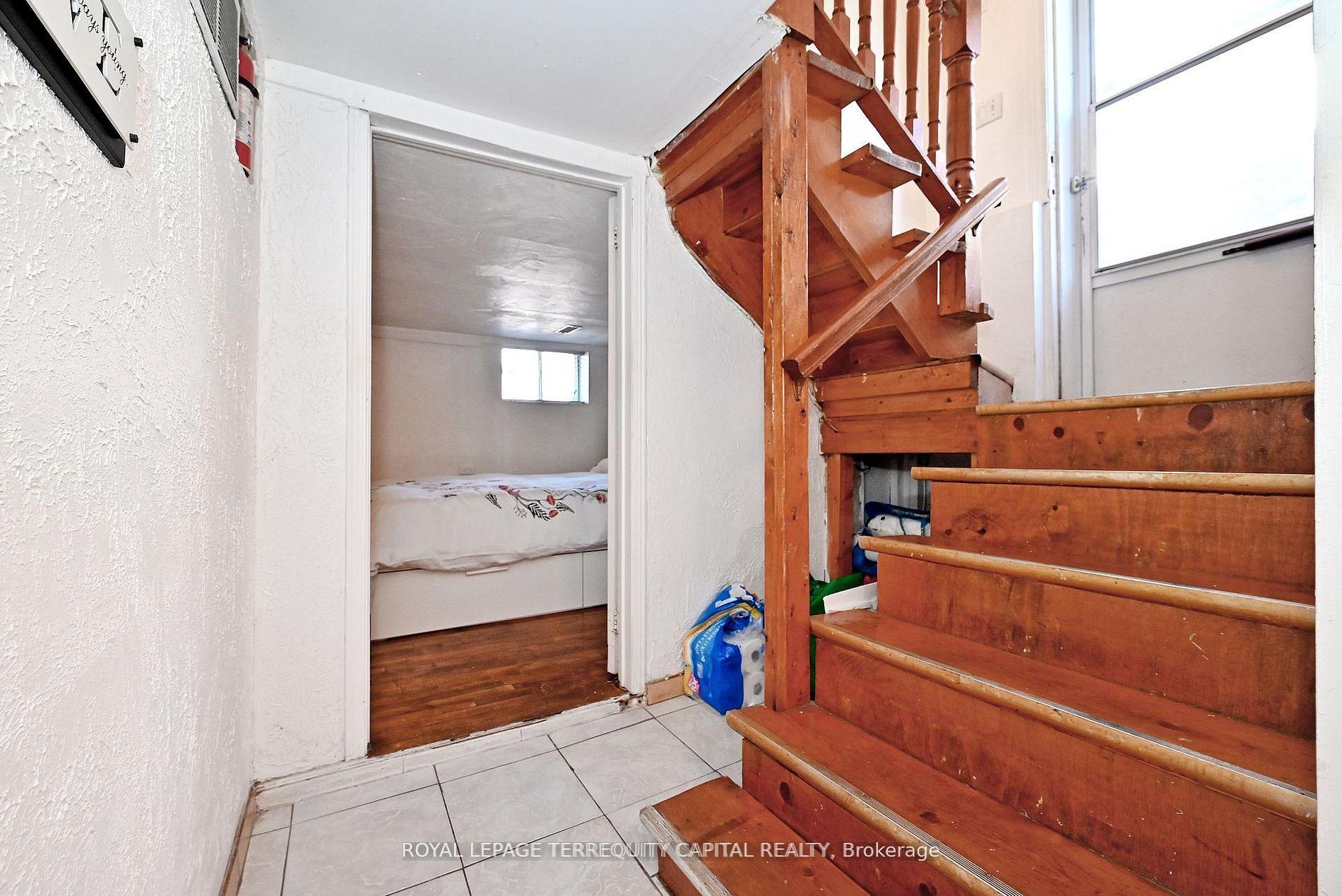 232 Church Street, Toronto W04 — photo 3 of 5