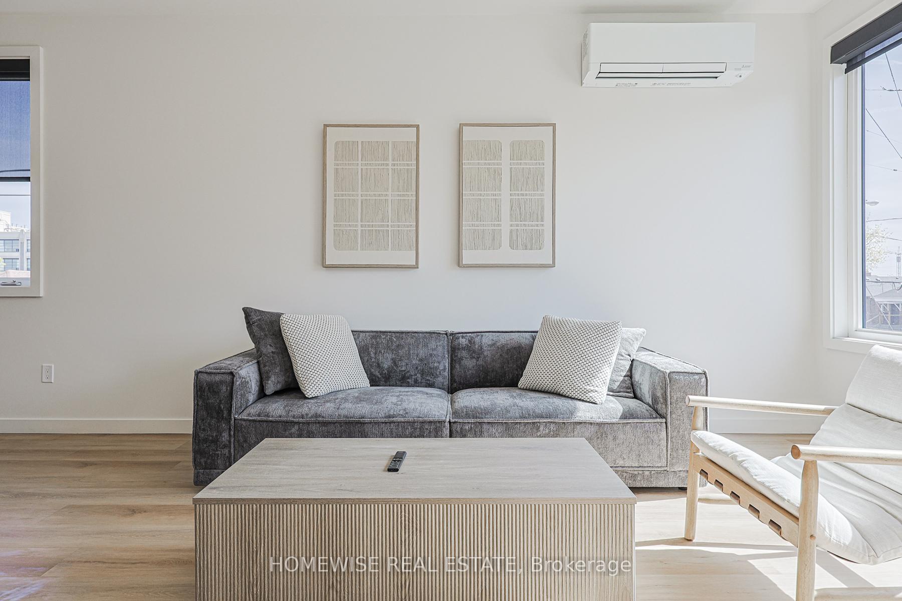 159 Locksley Avenue 2, Toronto W04, ON M6B 3N6 — Toronto W04, Ontario