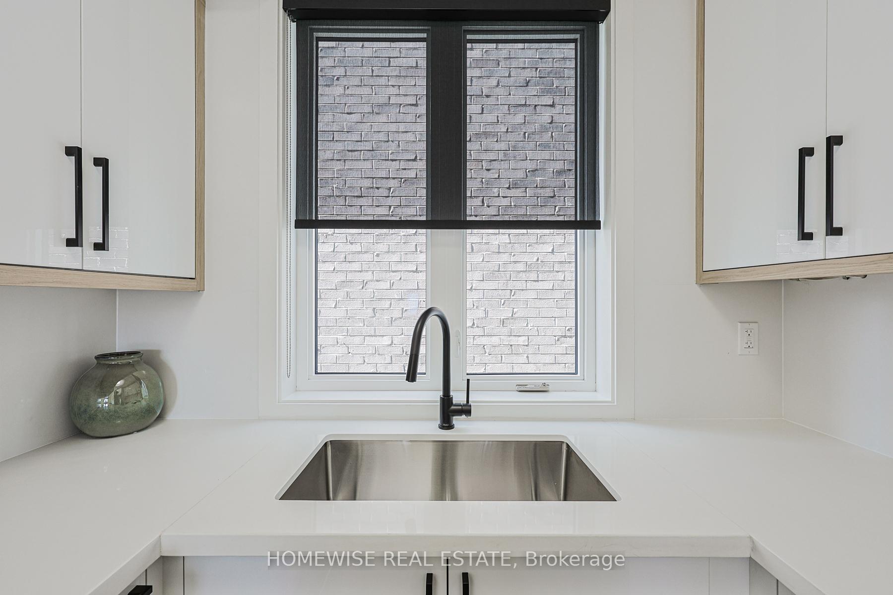 159 Locksley Avenue 2, Toronto W04 — photo 5 of 5