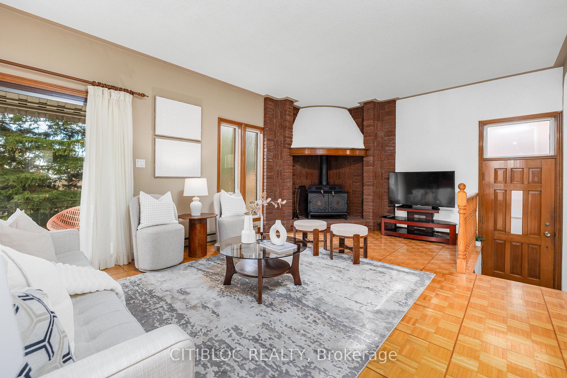 74 Erie Street, Toronto W04 — photo 4 of 5