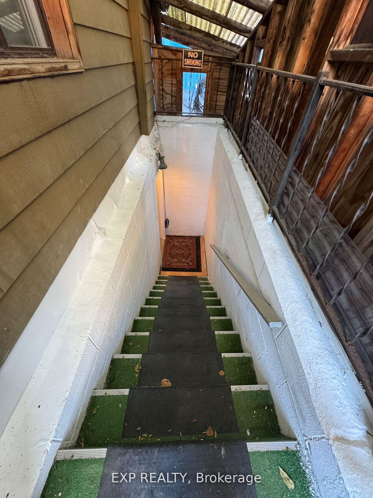 1594 Dupont Street 5, Toronto W02 — photo 3 of 5