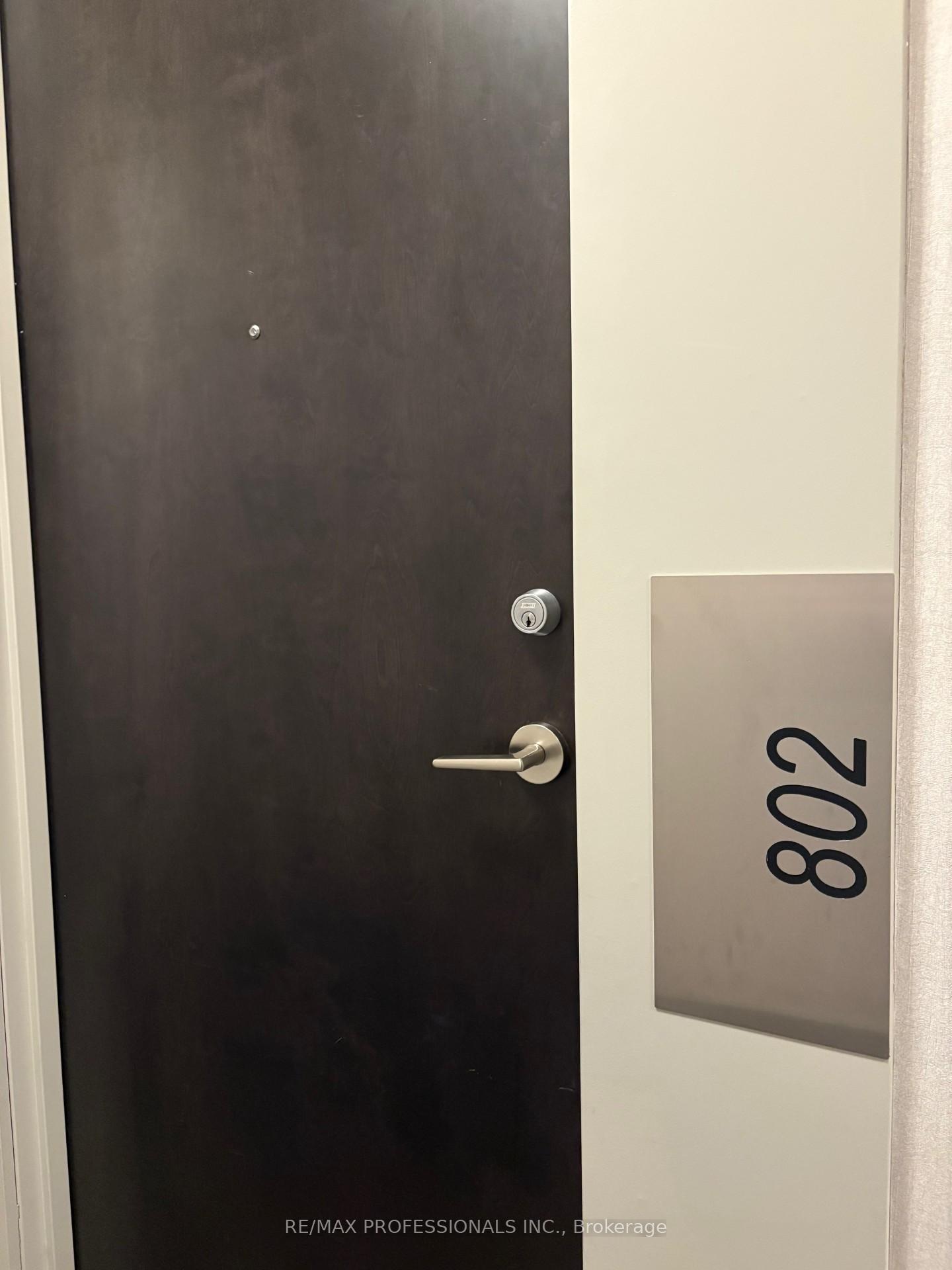10 Park Lawn Road 802, Toronto W06 — photo 2 of 5