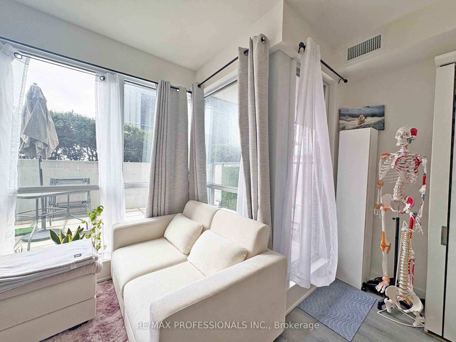 10 Park Lawn Road 802, Toronto W06 — photo 3 of 5