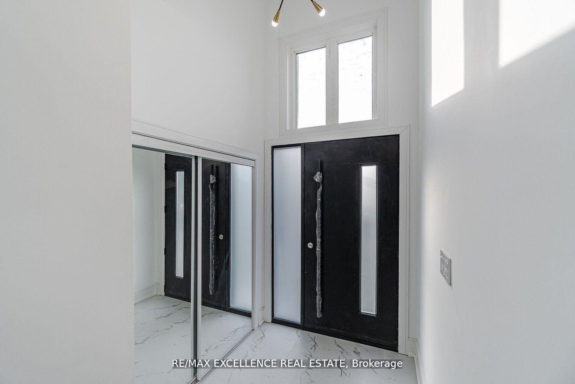 55 Renfield Street, Toronto W04 — photo 3 of 5