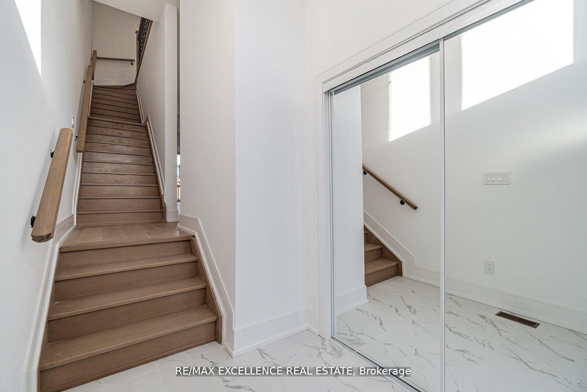 55 Renfield Street, Toronto W04 — photo 4 of 5