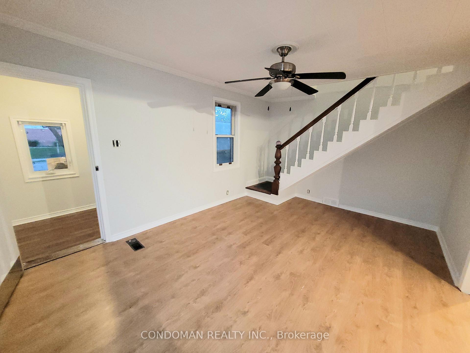 22 Fairfield Avenue, Toronto W06 — photo 2 of 5