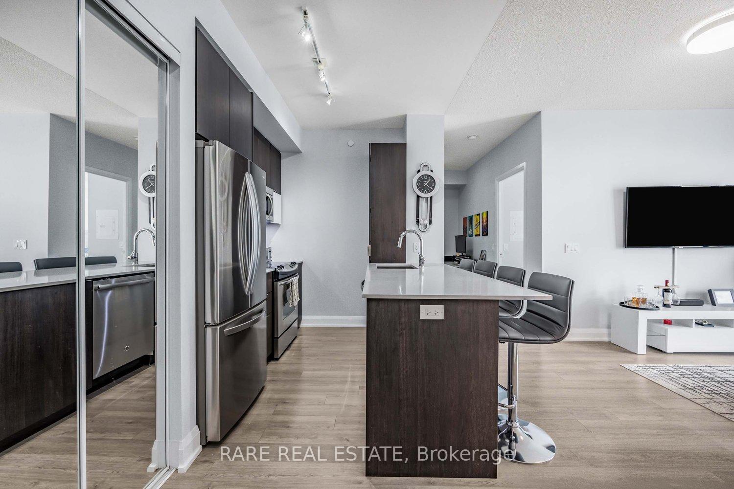 56 Annie Craig Drive 2404, Toronto W06 — photo 4 of 5
