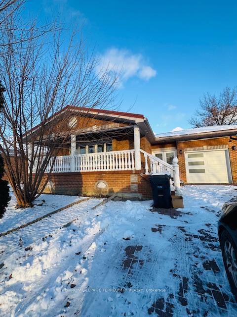 46 Orpington Crescent, Toronto W10 — photo 2 of 5