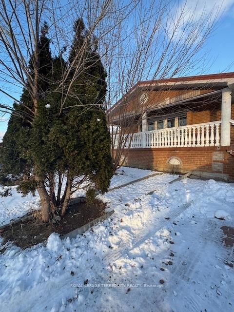 46 Orpington Crescent, Toronto W10 — photo 3 of 5