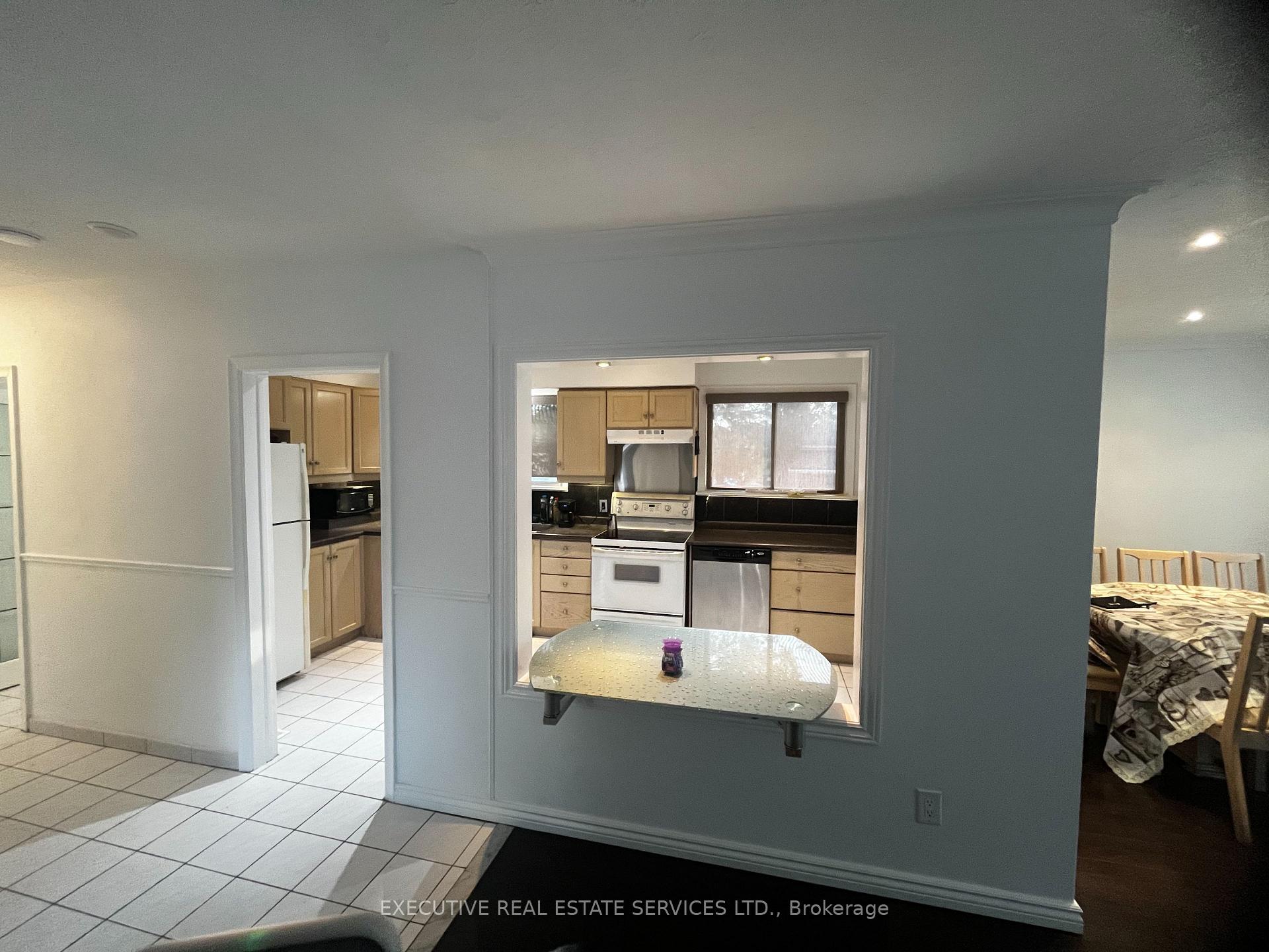 41 Ludgate Drive, Toronto W10 — photo 3 of 5