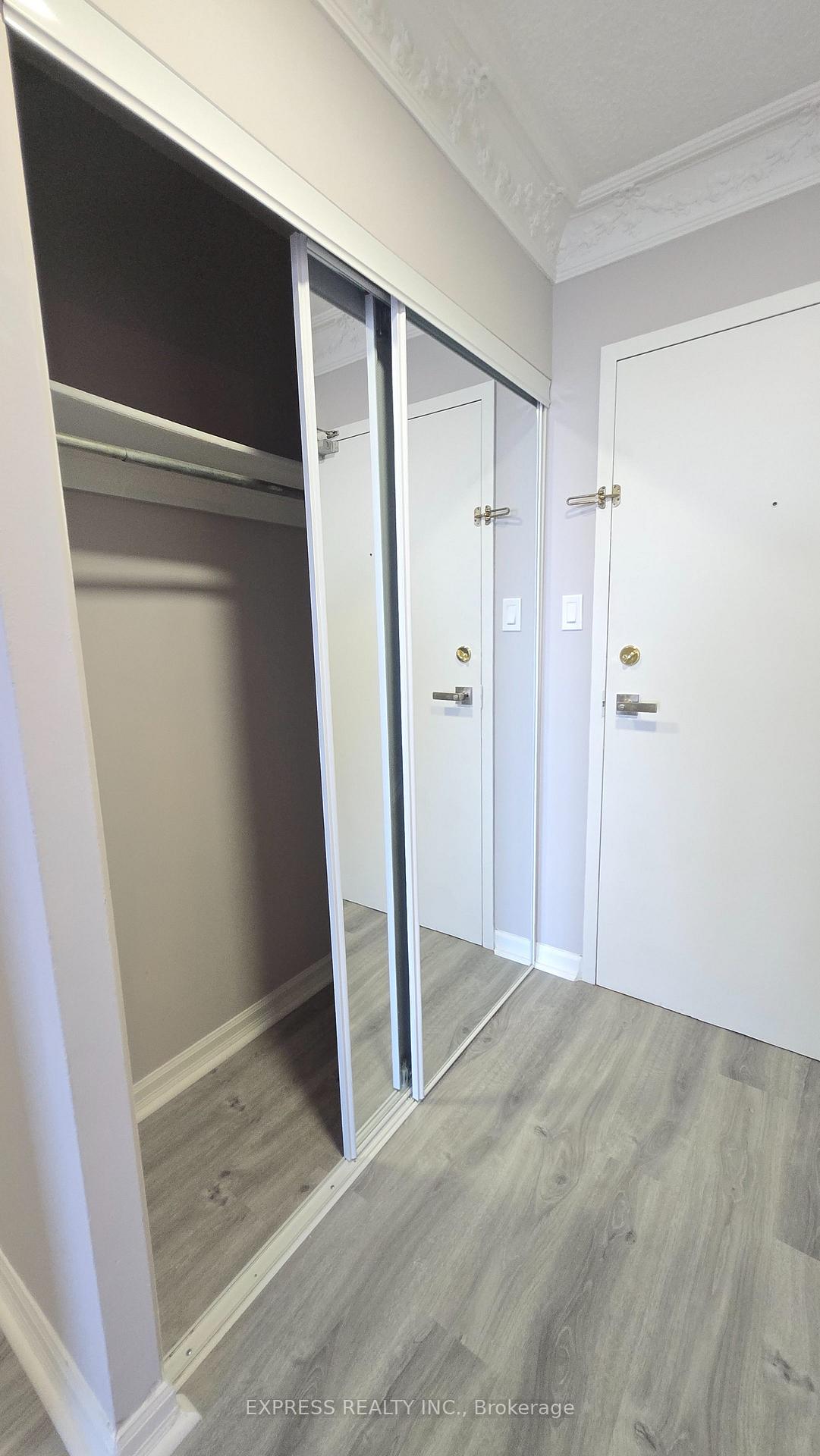 238 Albion Road 1202, Toronto W10 — photo 3 of 5