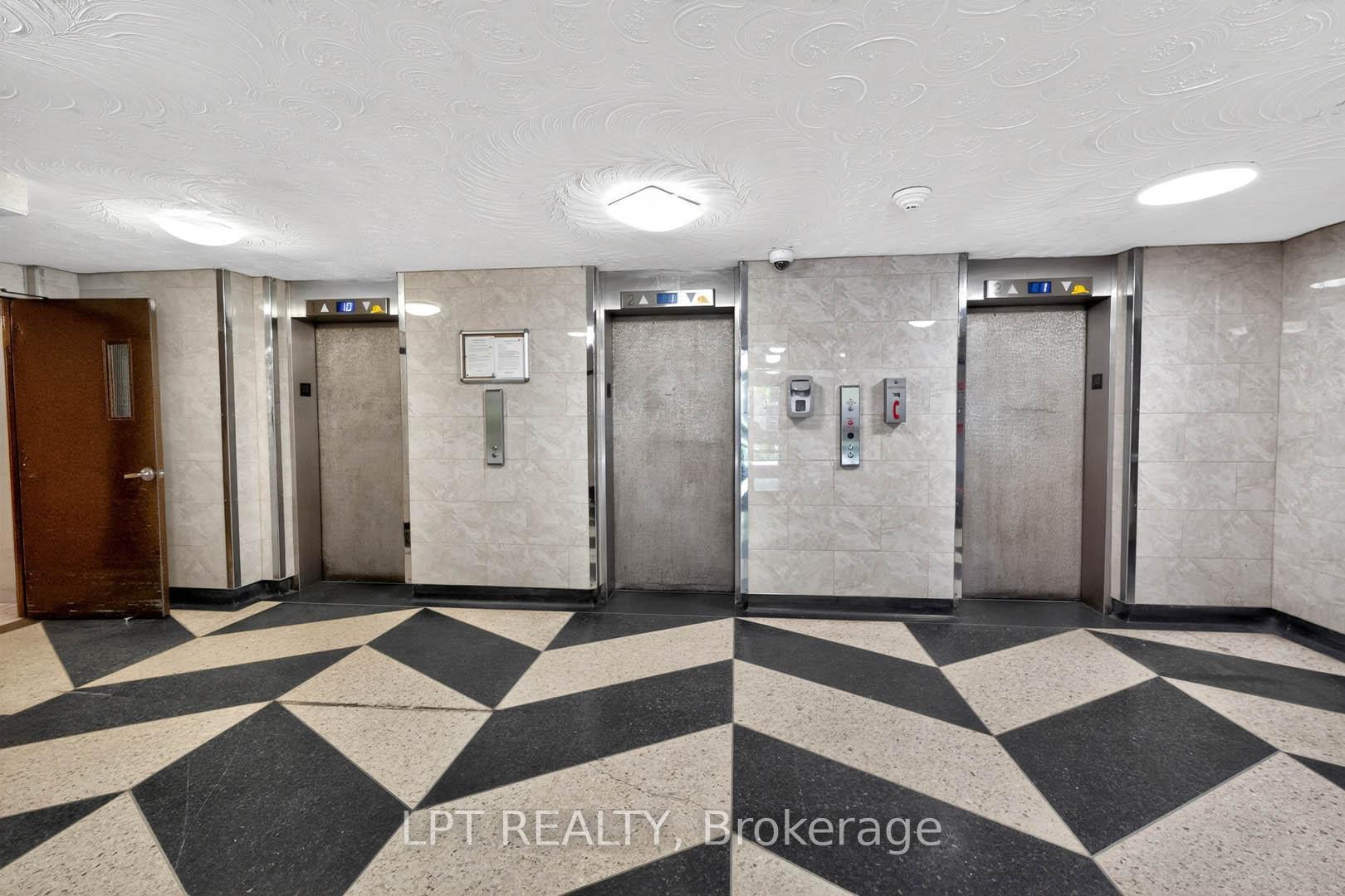 50 Lotherton Pathway 703, Toronto W04 — photo 4 of 5
