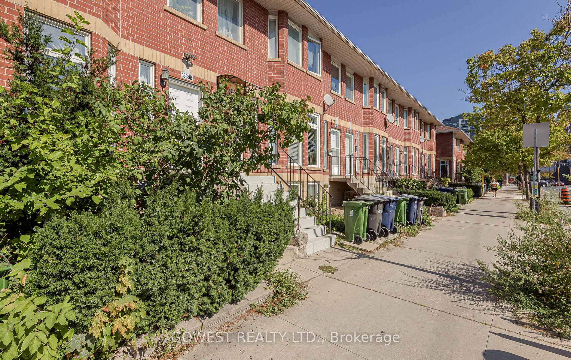 1538 Dupont Street B, Toronto W02 — photo 2 of 5