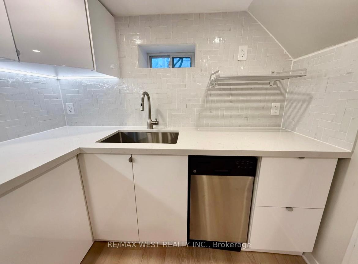 10 Vimy Avenue Bsmt, Toronto W04 — photo 3 of 5