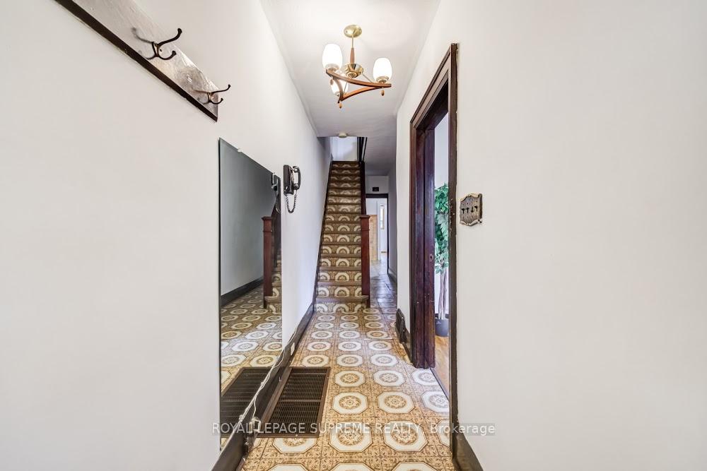 514 Concord Avenue, Toronto W02 — photo 4 of 5