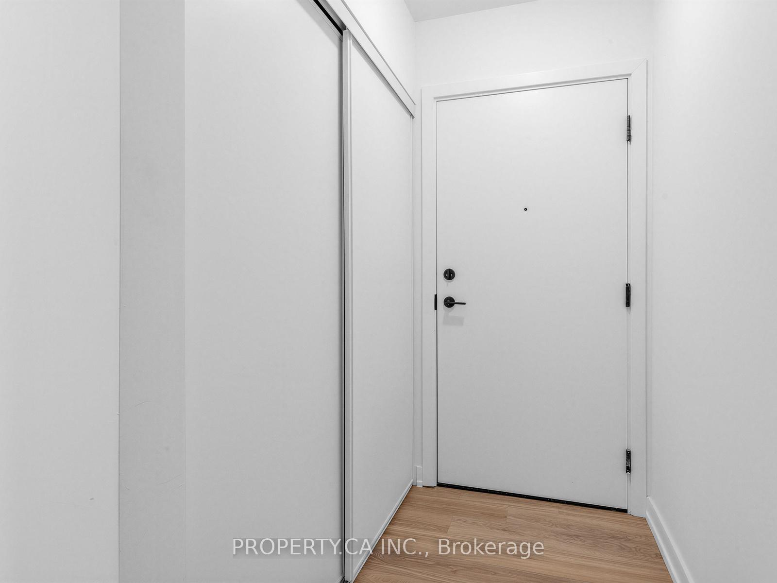 556 Marlee Avenue 225, Toronto W04 — photo 2 of 5