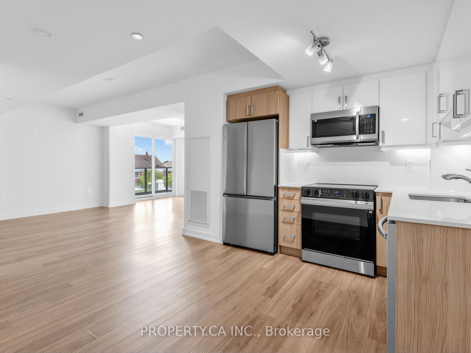 556 Marlee Avenue 225, Toronto W04 — photo 3 of 5