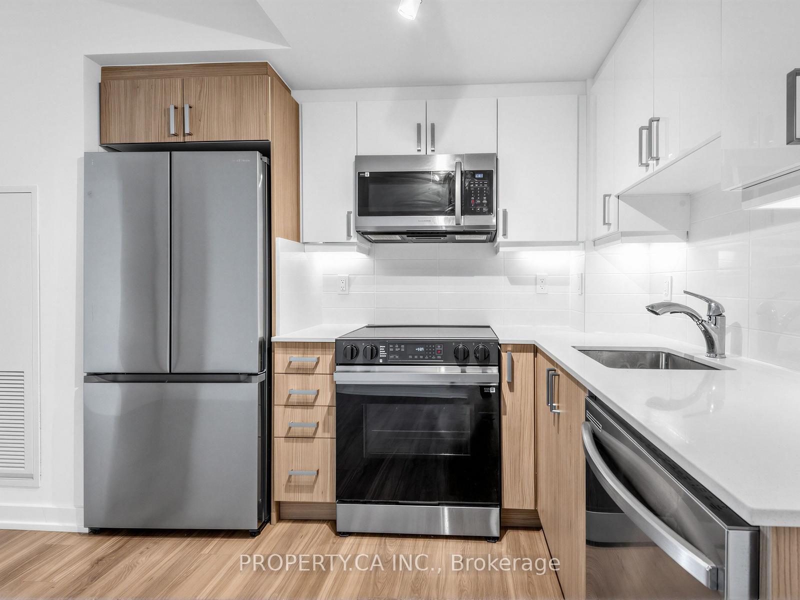 556 Marlee Avenue 225, Toronto W04 — photo 4 of 5