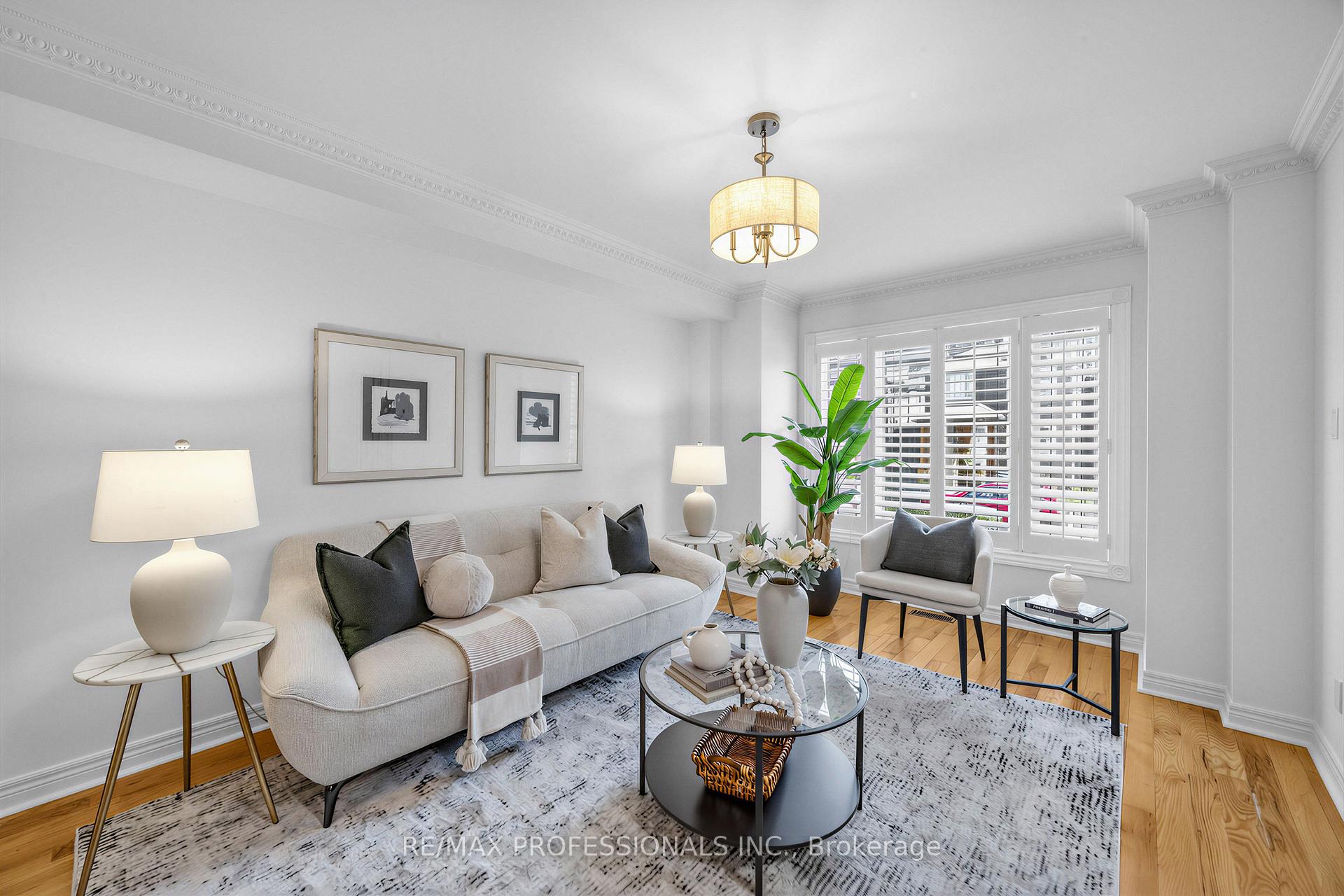 96 Brandon Avenue, Toronto W02 — photo 4 of 5