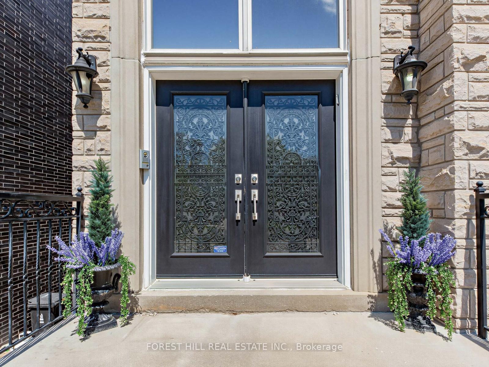 1208 Glencairn Avenue, Toronto W04 — photo 3 of 5