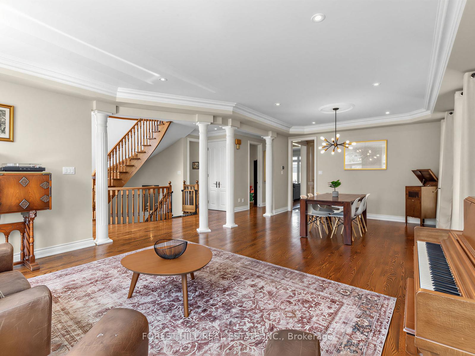 1208 Glencairn Avenue, Toronto W04 — photo 4 of 5