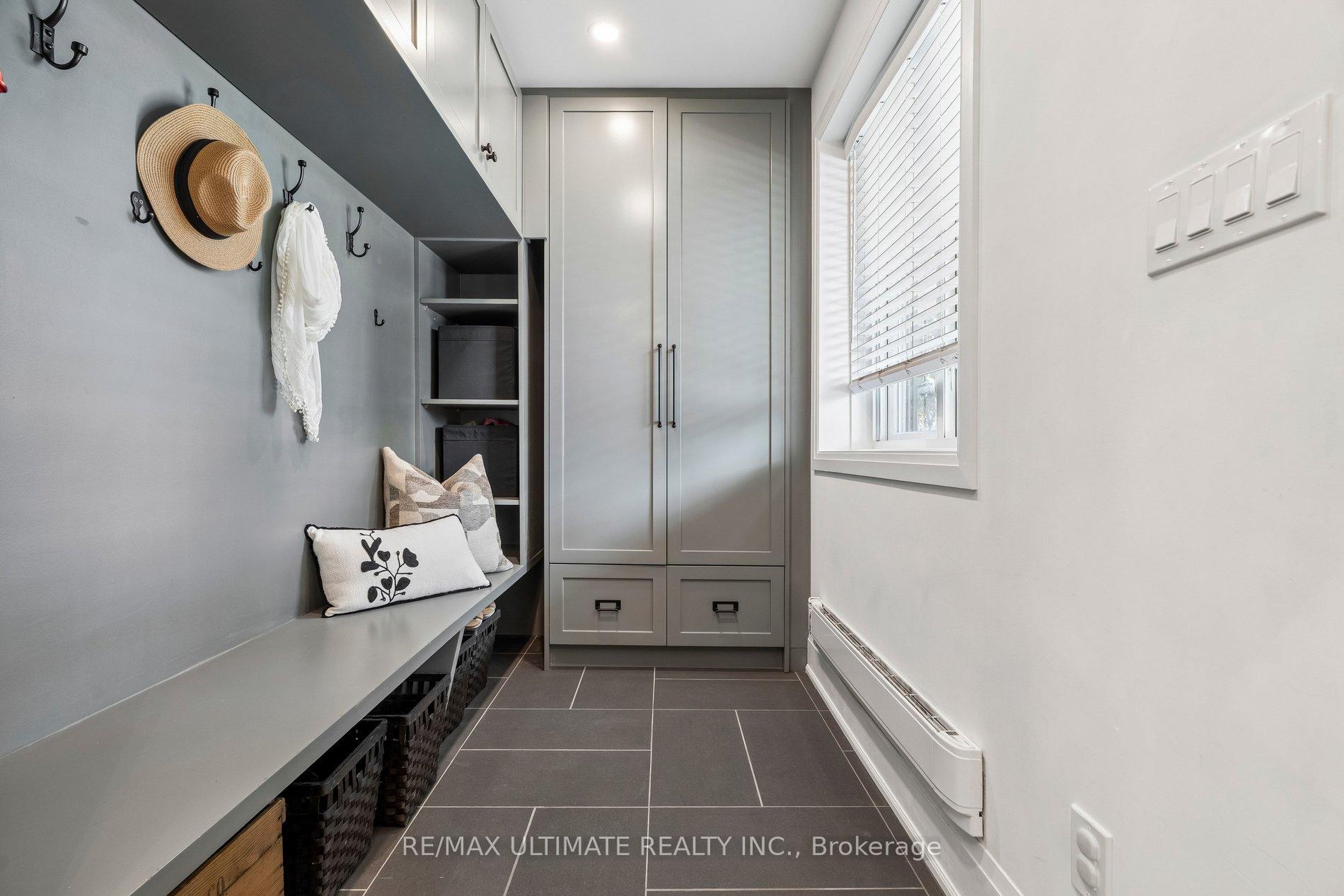 62 Lambton Avenue, Toronto W04 — photo 3 of 5