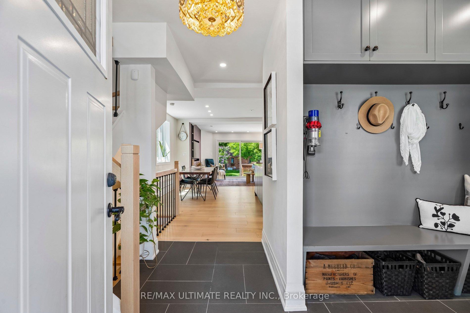 62 Lambton Avenue, Toronto W04 — photo 4 of 5