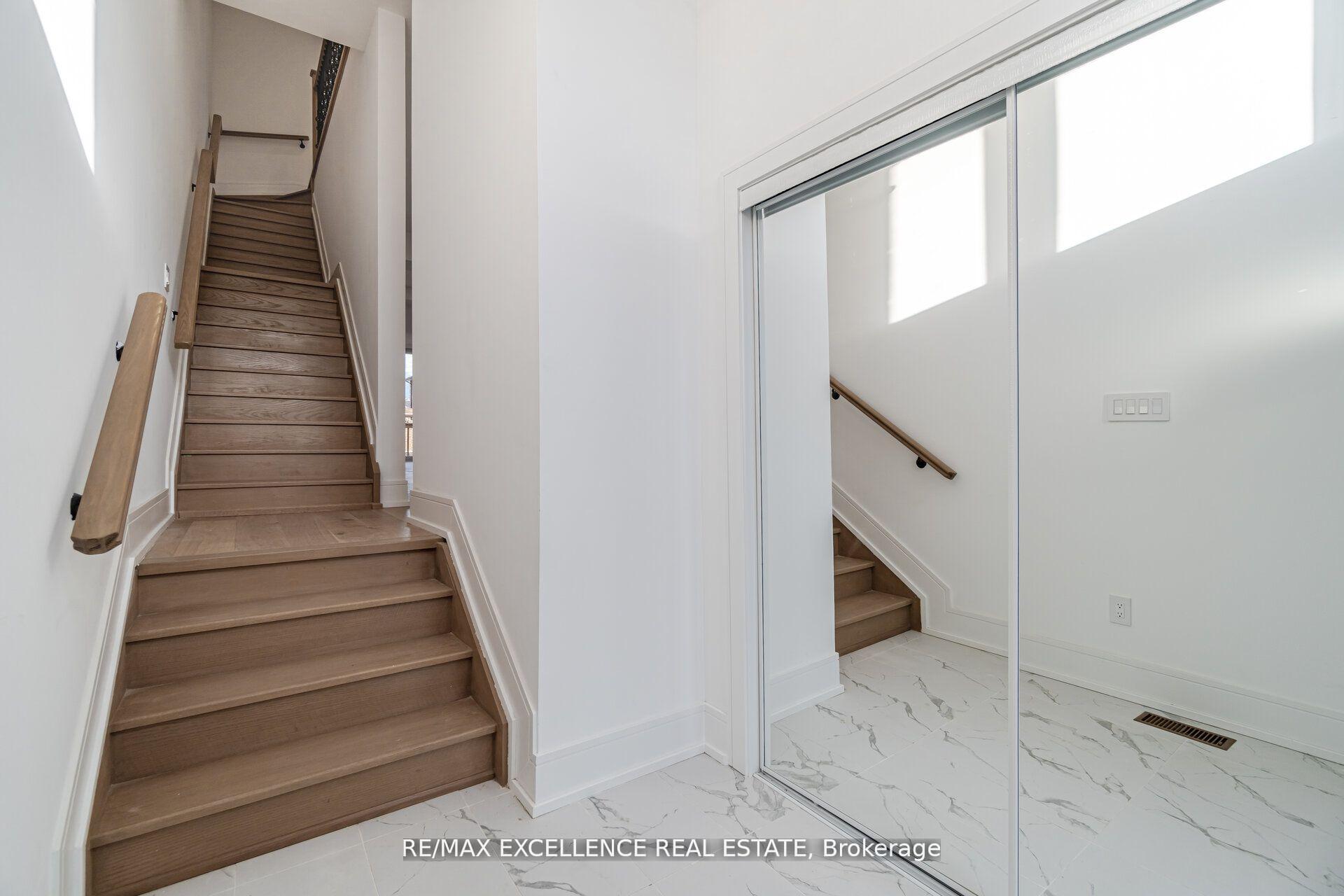 55 Renfield Street, Toronto W04 — photo 4 of 5