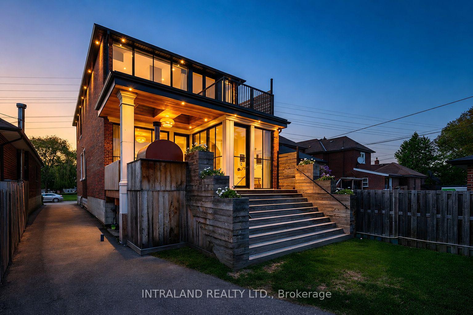 39 Chandos Avenue, Toronto W02 — photo 2 of 5