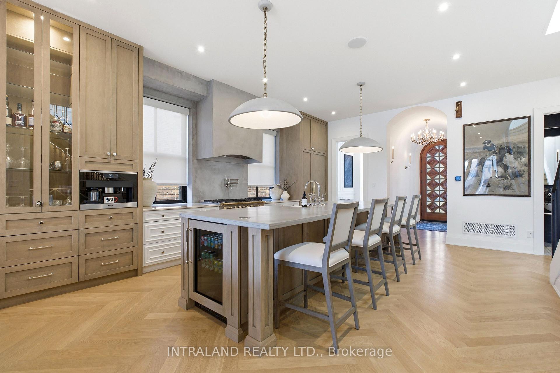 39 Chandos Avenue, Toronto W02 — photo 4 of 5
