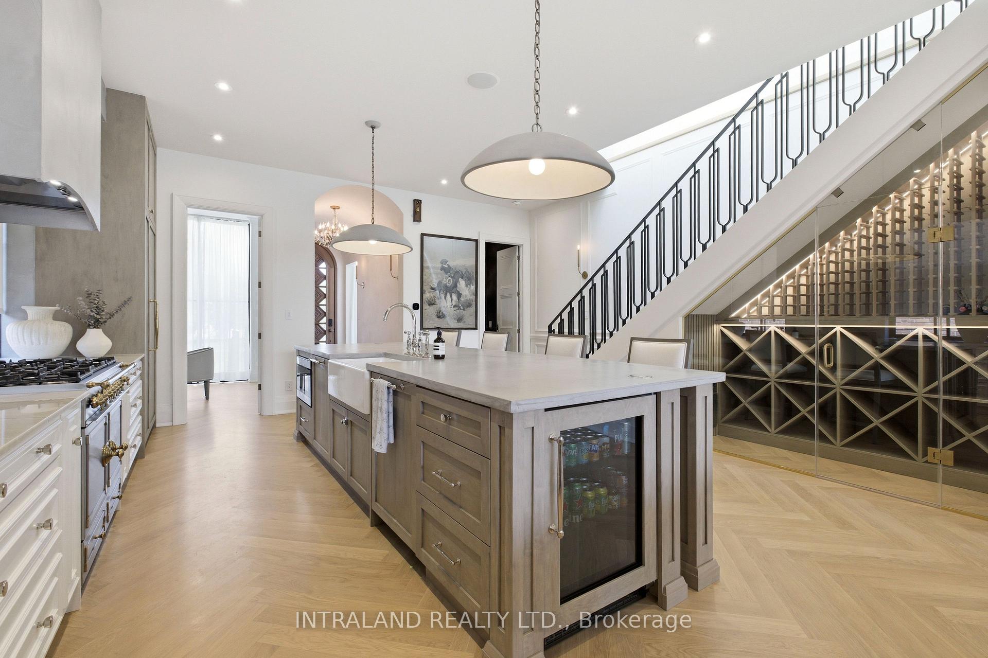 39 Chandos Avenue, Toronto W02 — photo 5 of 5