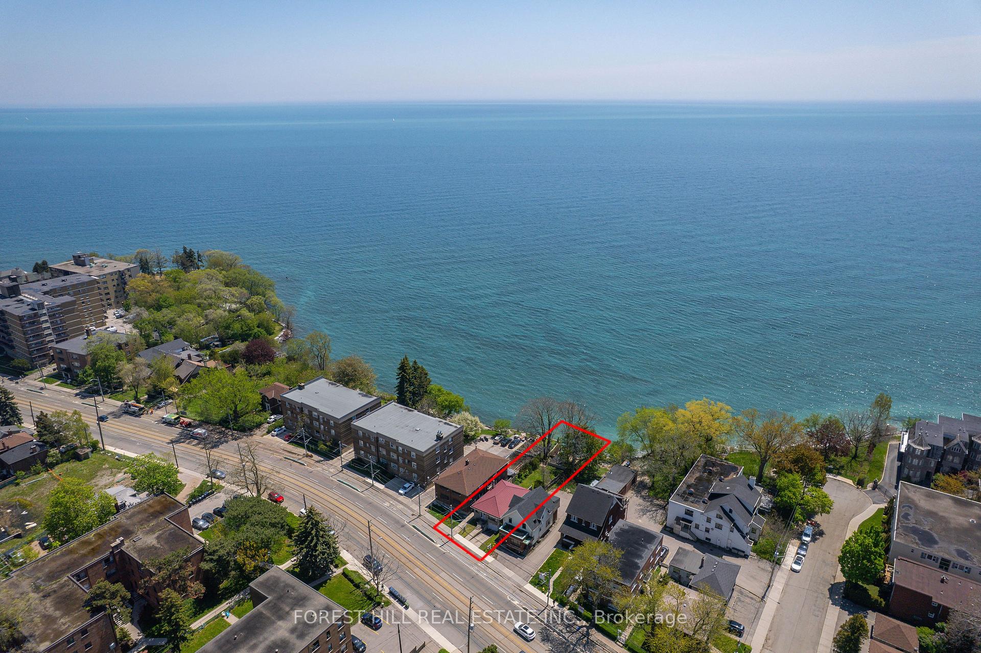 2703 Lake Shore Boulevard W, Toronto W06 — photo 2 of 5