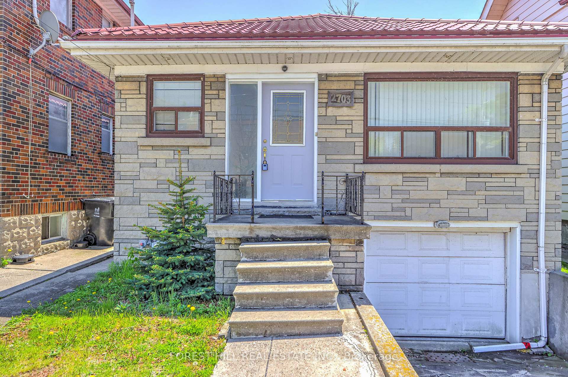 2703 Lake Shore Boulevard W, Toronto W06 — photo 3 of 5