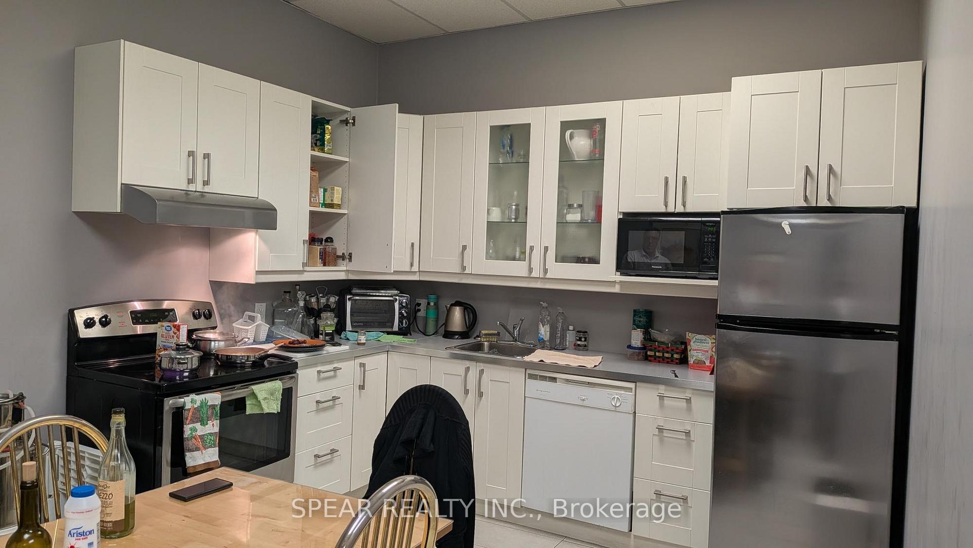 6821 Steeles Avenue W, Toronto W10 — photo 4 of 5