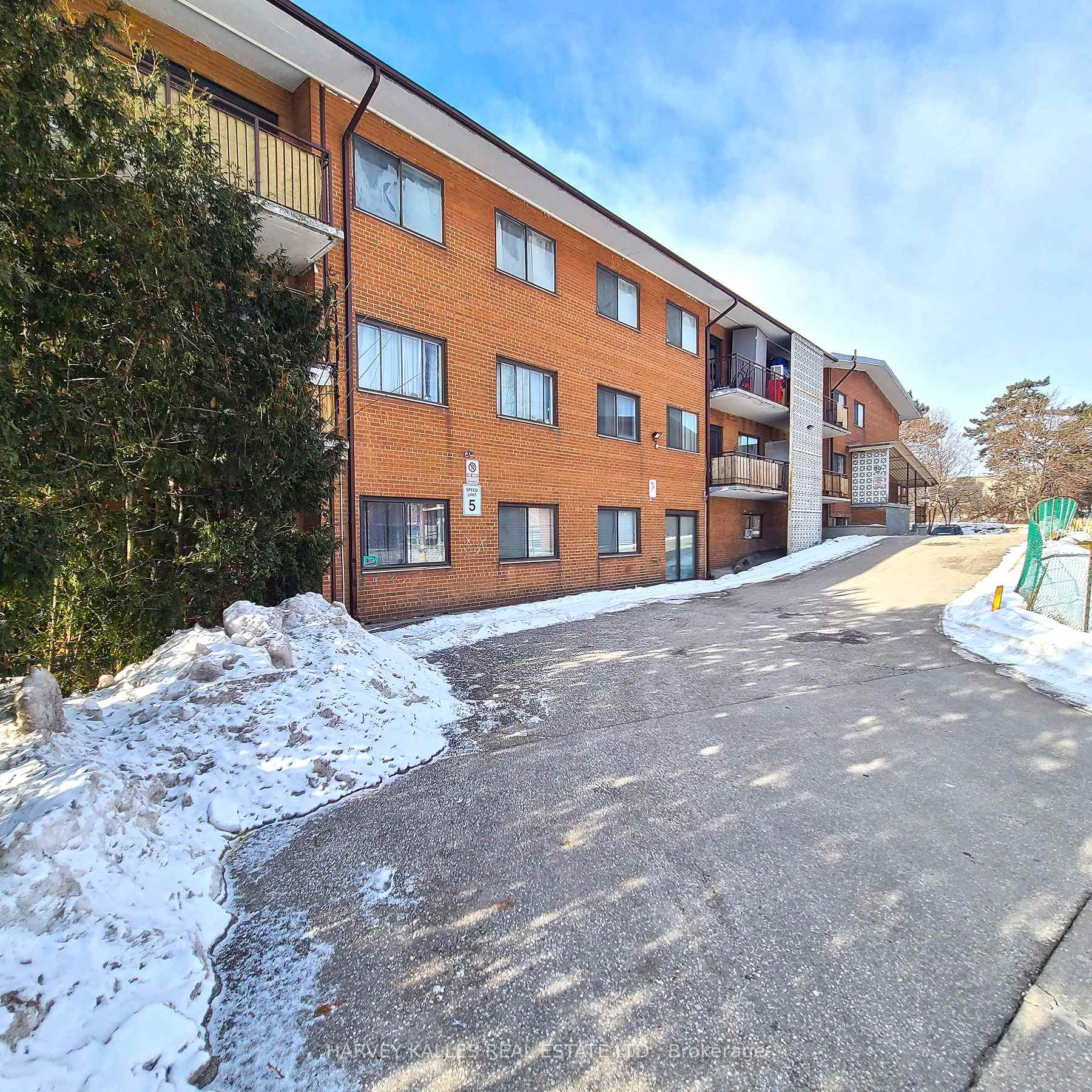 80 Blackfriar Avenue 203, Toronto W09, ON M9R 3S9 — Toronto W09, Ontario