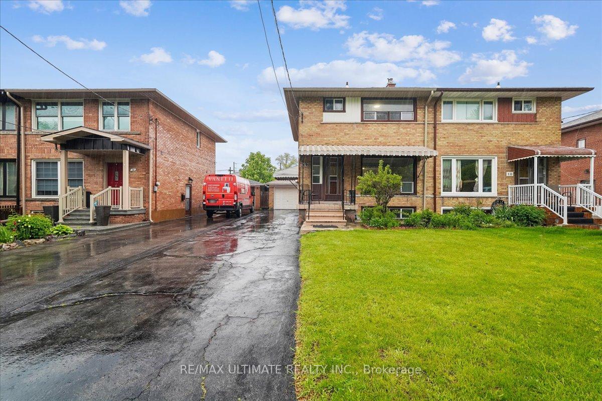 12 Thurodale Avenue, Toronto W04 — photo 3 of 5