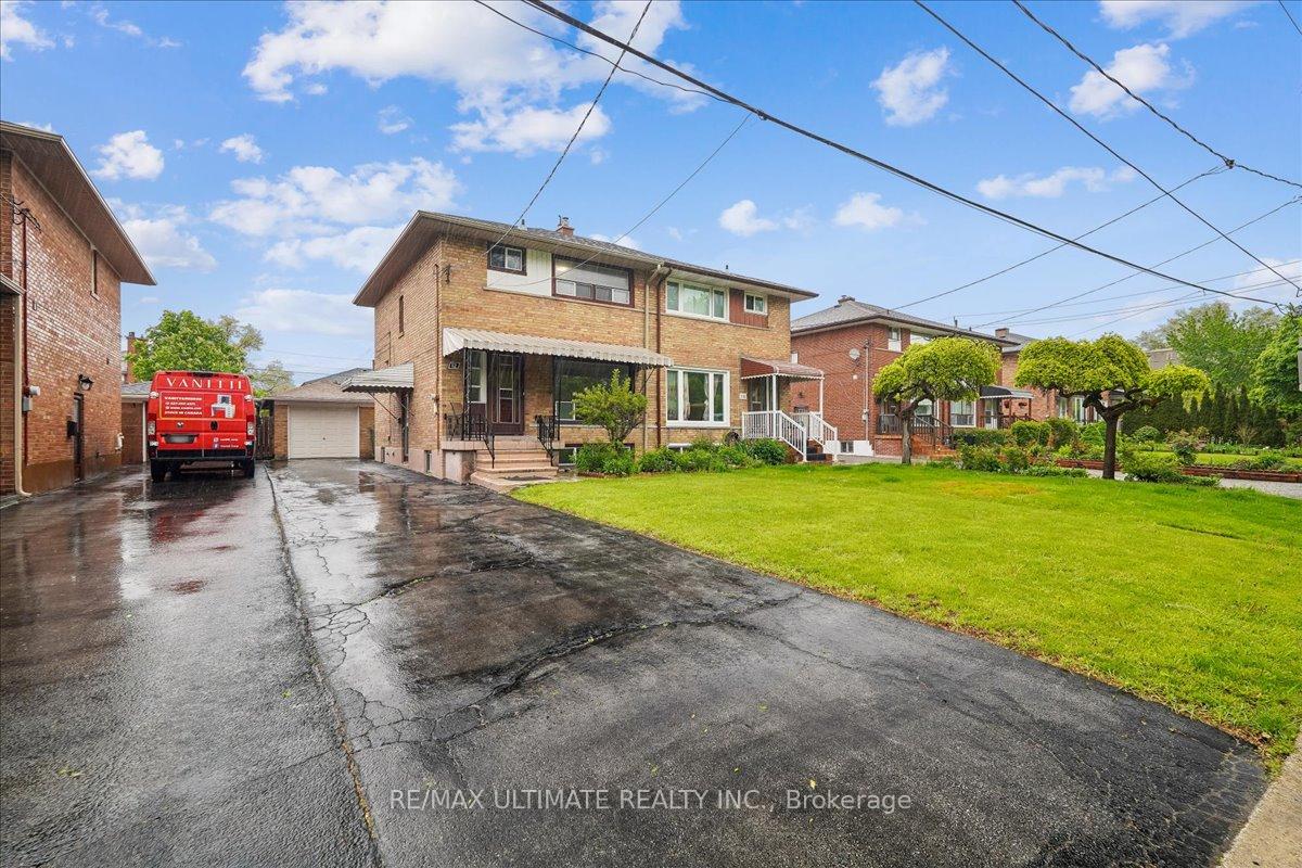 12 Thurodale Avenue, Toronto W04 — photo 4 of 5