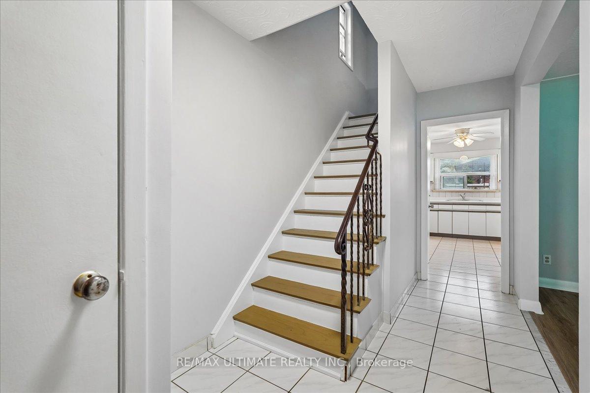 12 Thurodale Avenue, Toronto W04 — photo 5 of 5