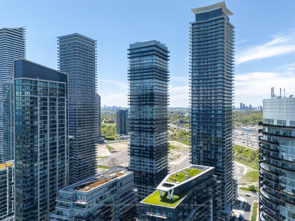 56 Annie Craig Drive 4502, Toronto W06 — photo 2 of 5