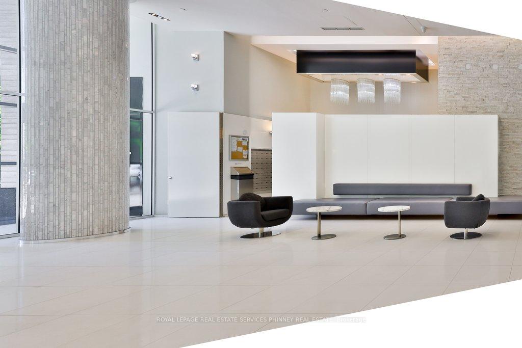56 Annie Craig Drive 4502, Toronto W06 — photo 4 of 5