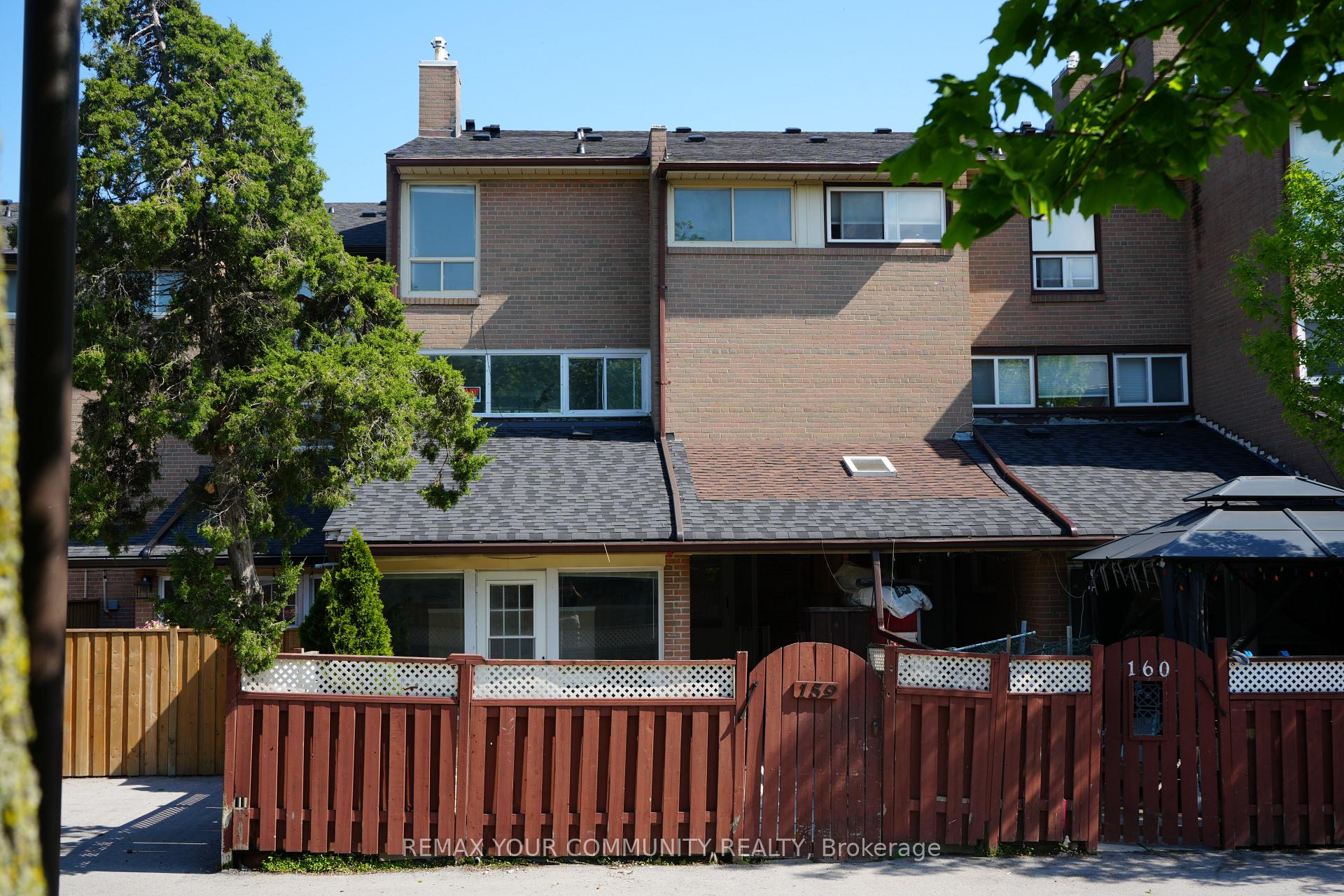 252 John Garland Boulevard 159, Toronto W10 — photo 2 of 5