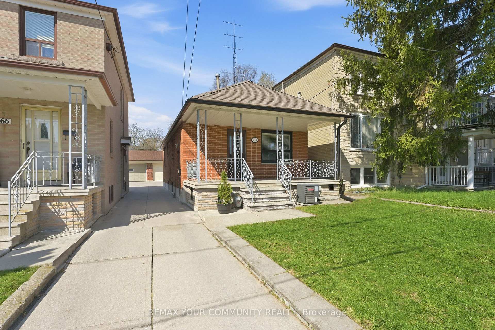 172 Times Road, Toronto W04 — photo 2 of 5
