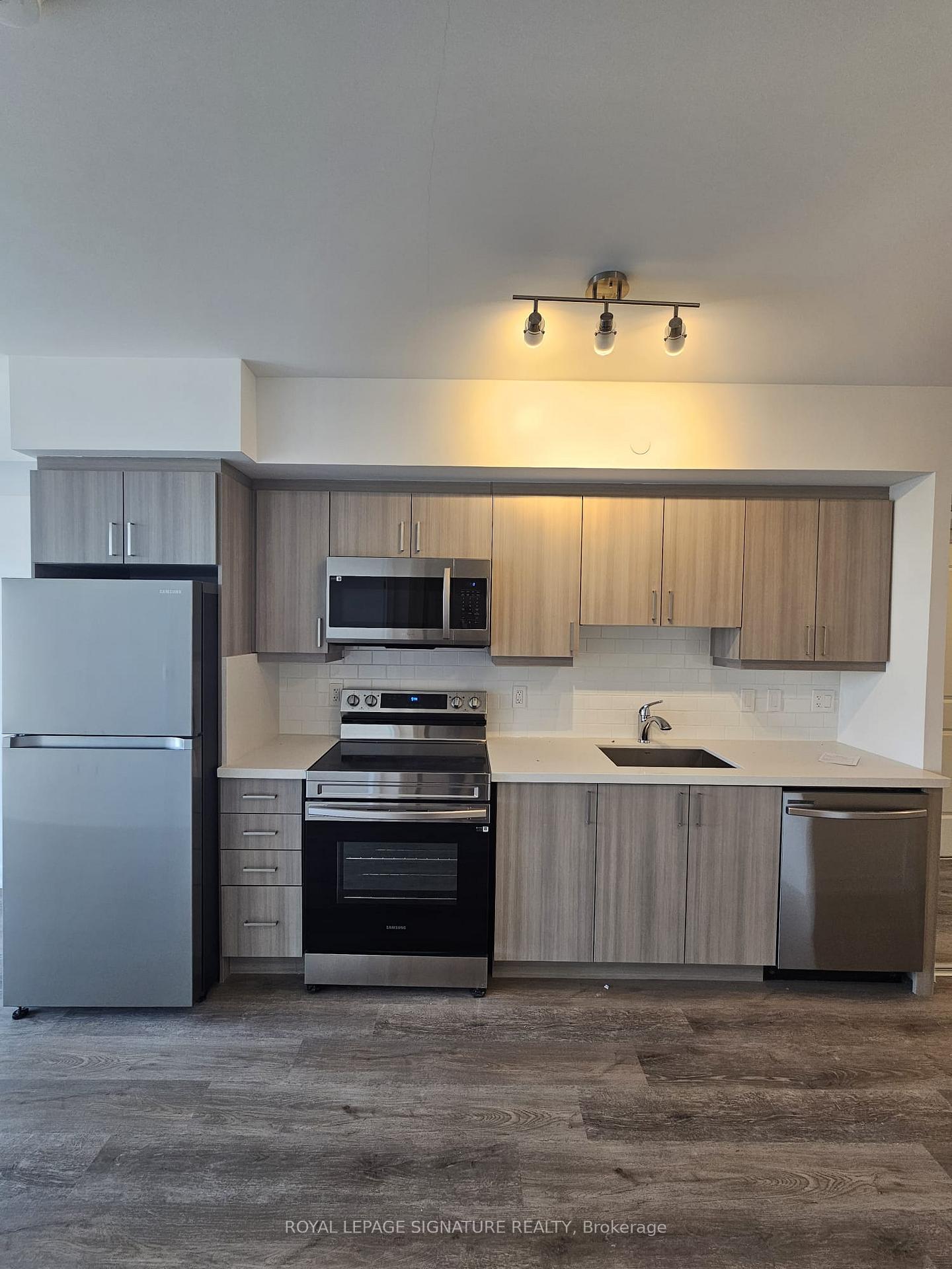 556 Marlee Avenue 421, Toronto W04 — photo 4 of 5