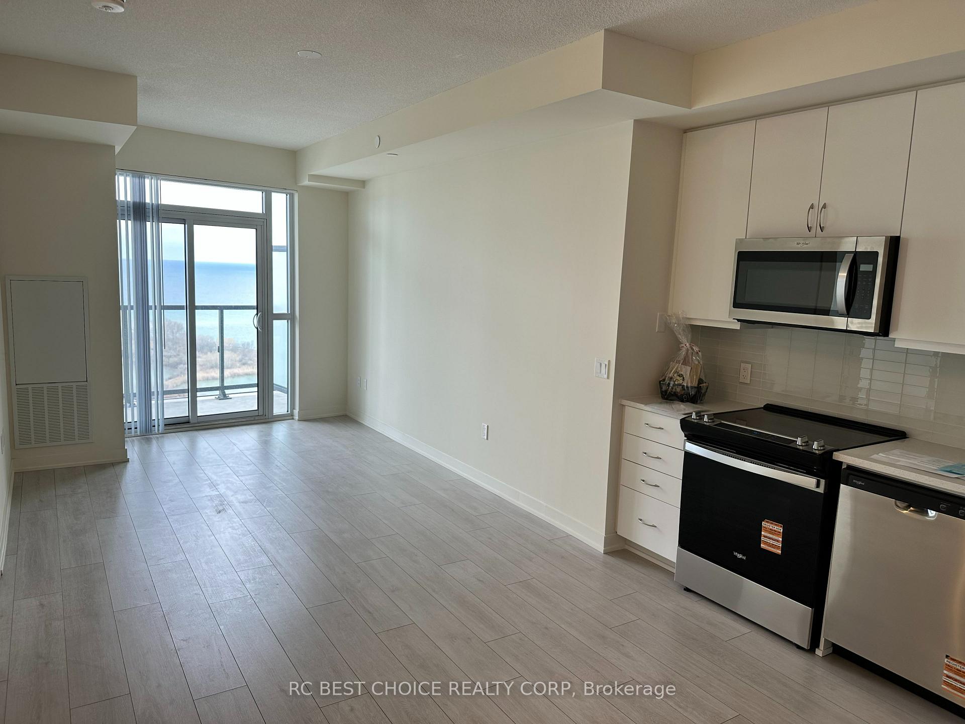 38 Annie Craig Drive 2603, Toronto W06 — photo 3 of 3