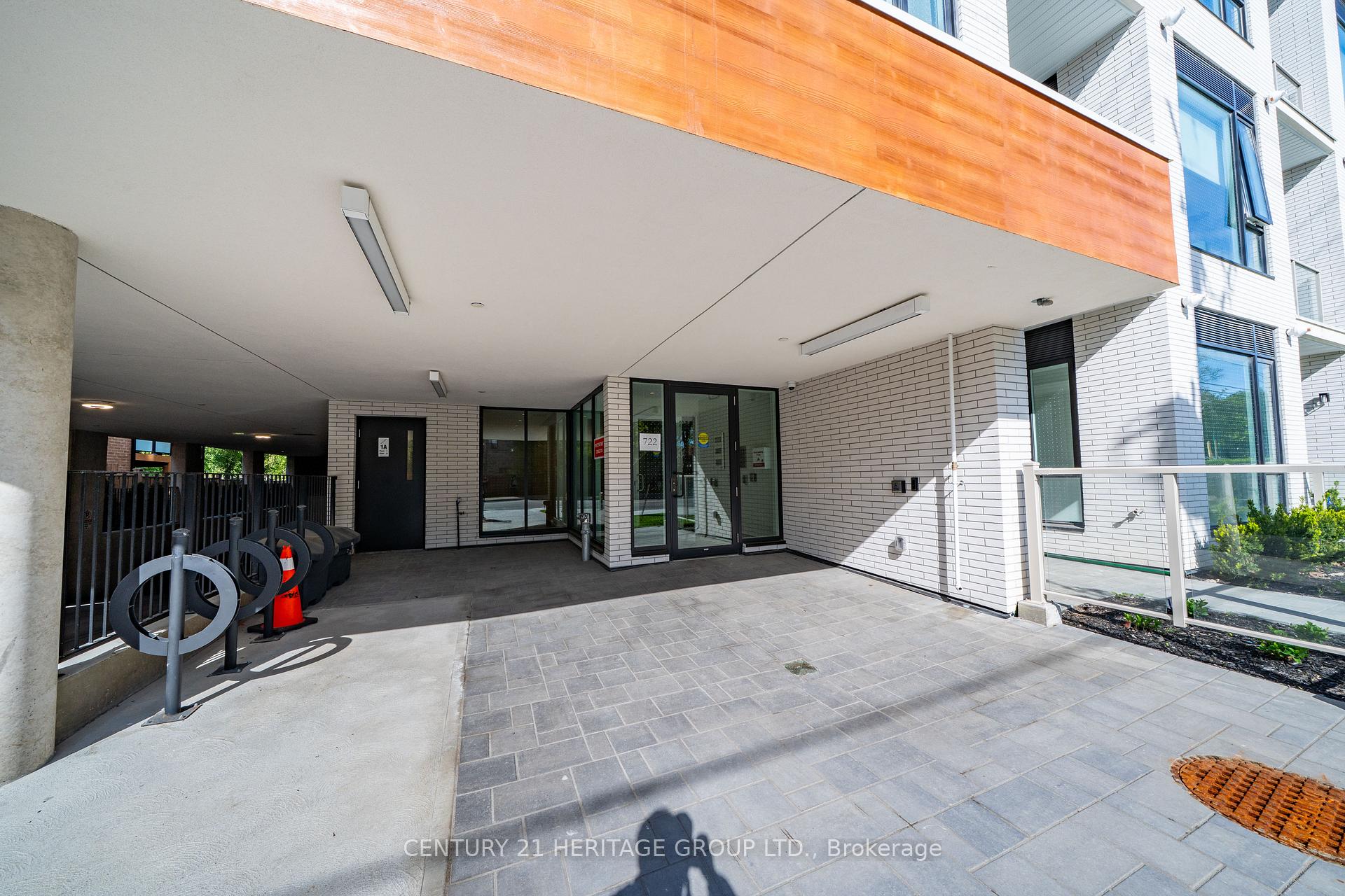 722 Marlee Avenue 102, Toronto W04 — photo 4 of 5